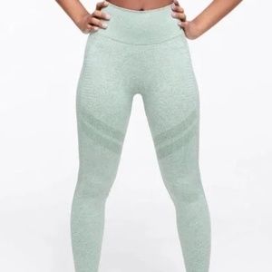 Lilias Active Scrunch Leggings in Mint Green - Medium